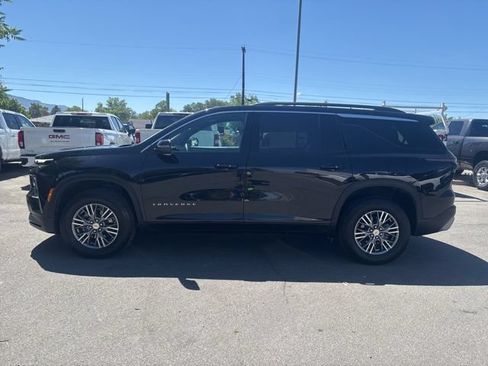 Used 2025 Chevrolet Traverse LT AWD/4WD image 3