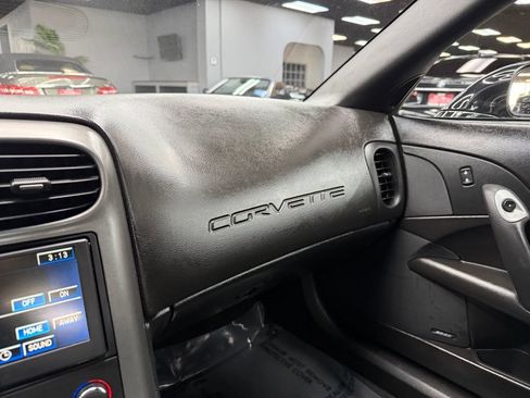 Used 2007 Chevrolet Corvette Coupe w/ Preferred Equipment Group RWD image 27