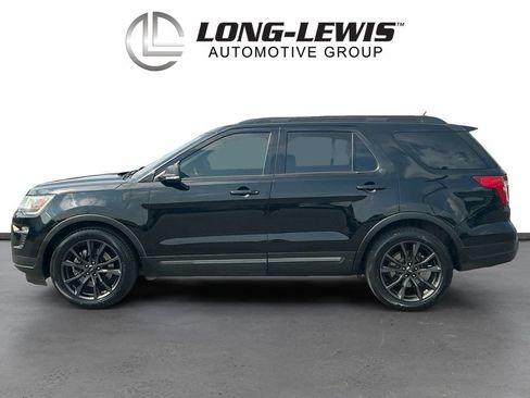 Used 2018 Ford Explorer XLT w/ Equipment Group 202A FWD image 2
