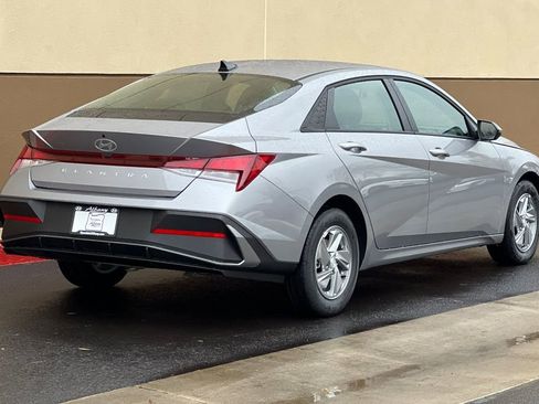 New 2026 Hyundai Elantra SE image 5