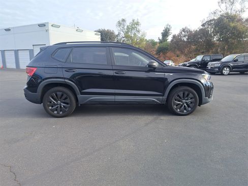 Used 2022 Volkswagen Taos S image 4