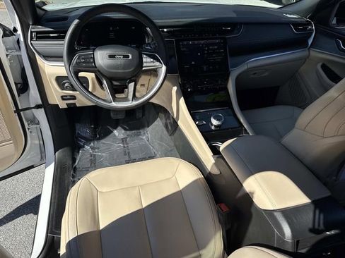 Certified 2023 Jeep Grand Cherokee Limited w/ Trailer Tow Prep Group (B) image 20