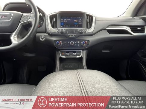 Used 2024 GMC Terrain SLT image 3