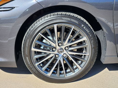 New 2025 Lexus ES 350 w/ Premium Package image 6