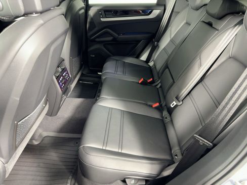 Certified 2026 Porsche Cayenne image 15