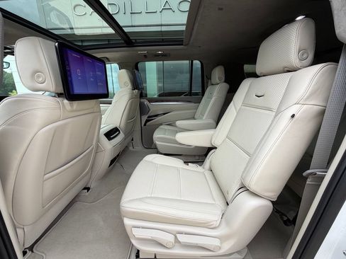 Used 2025 Cadillac Escalade ESV Sport Platinum w/ LPO, ONYX Package AWD/4WD image 14