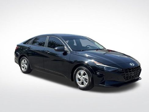 Used 2022 Hyundai Elantra SE FWD image 9
