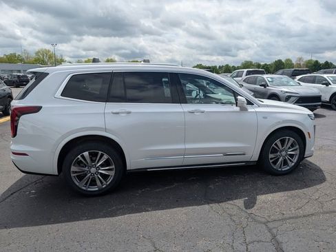 Used 2022 Cadillac XT6 Premium Luxury w/ Technology Package AWD/4WD image 9