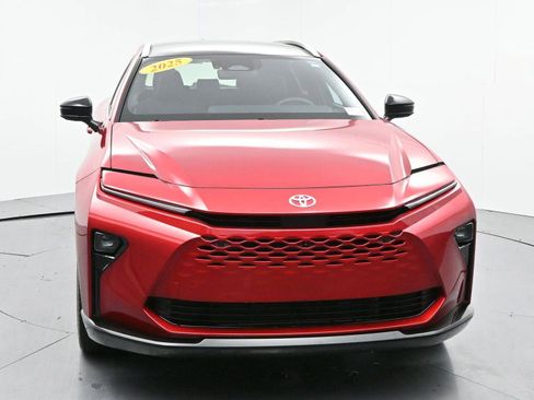 Used 2025 Toyota Crown Signia Limited w/ Advanced Technology Package image 2