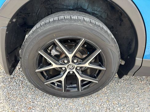 Used 2018 Toyota RAV4 SE w/ Power Extra Value Package image 9