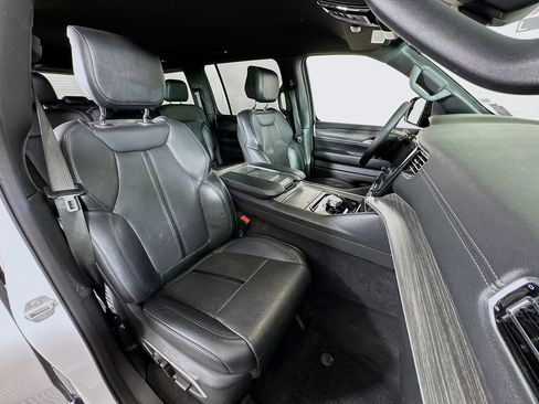 Used 2024 Jeep Wagoneer Series II w/ Flexible Seating Group RWD image 30