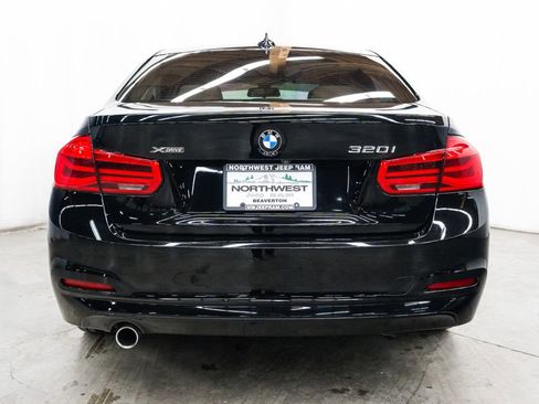 Used 2018 BMW 320i xDrive Sedan image 5