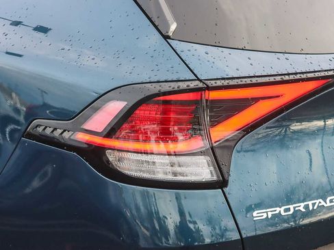 Used 2023 Kia Sportage EX image 8