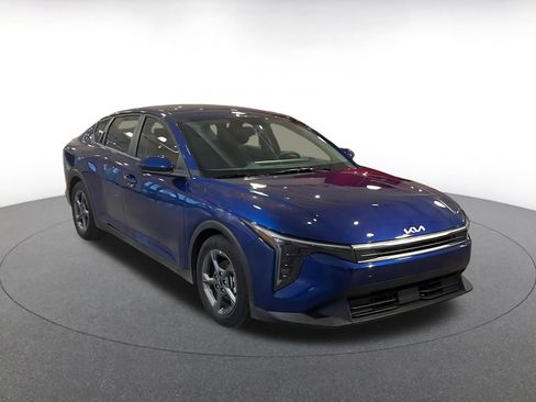 Used 2025 Kia K4 LXS image 3