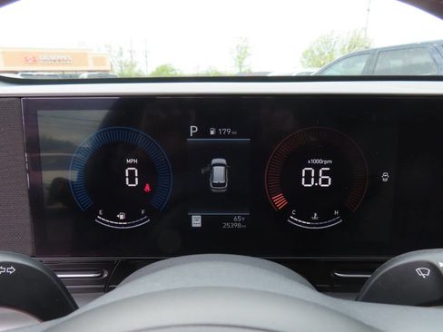 Used 2025 Hyundai Kona SEL AWD/4WD image 15