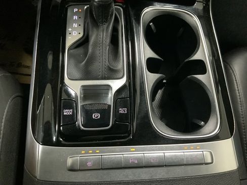 Used 2022 Kia Carnival EX image 34