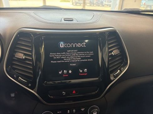 Used 2019 Jeep Cherokee Limited w/ Luxury Group AWD/4WD image 43