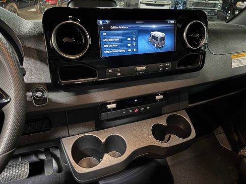 Used 2025 Mercedes-Benz Sprinter 2500 image 26