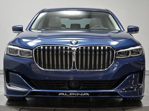 Used 2022 BMW ALPINA B7 xDrive w/ Luxury Rear Seating Package image 18