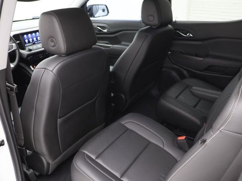 Used 2023 GMC Acadia SLT w/ Elevation Edition image 11