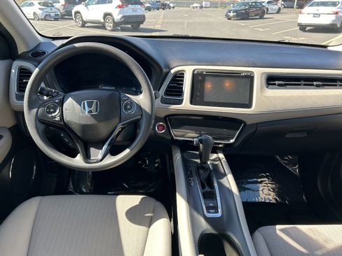 Used 2017 Honda HR-V EX image 5