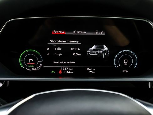 Used 2022 Audi e-tron Premium image 19