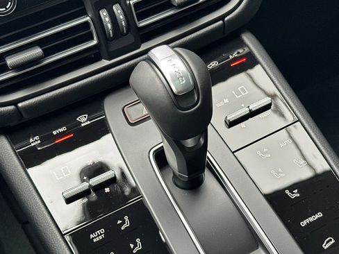 New 2026 Porsche Macan image 28