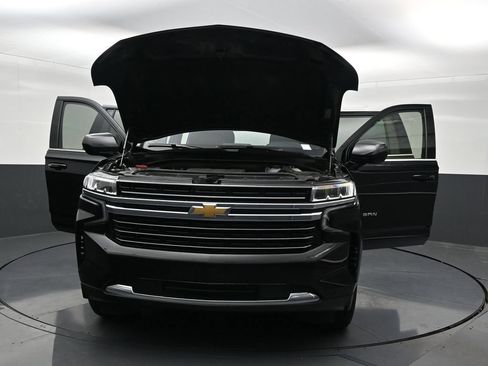 Used 2023 Chevrolet Suburban LT RWD image 37
