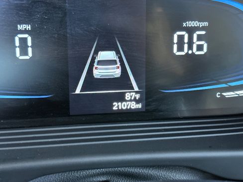 Certified 2025 Hyundai Venue SEL FWD image 27