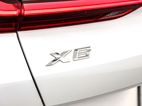 Used 2022 BMW X6 xDrive40i w/ Premium Package image 9