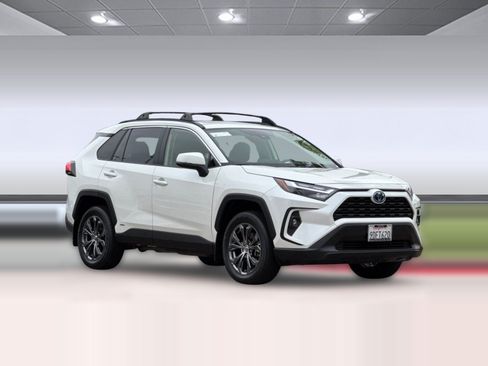 Used 2022 Toyota RAV4 XLE Premium AWD/4WD image 7
