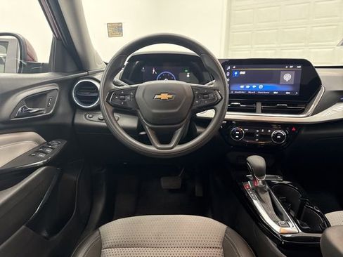 Used 2024 Chevrolet Trax LT FWD image 22