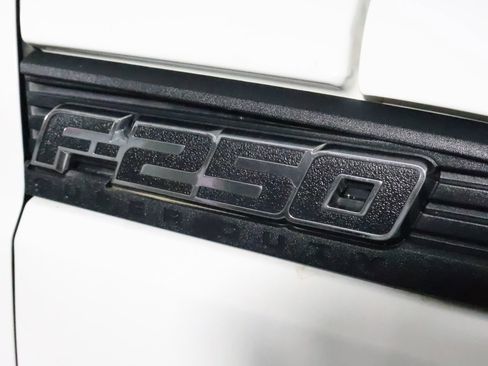 Used 2015 Ford F250 XL w/ Power Equipment Group image 5