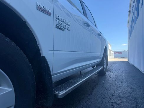 Used 2019 RAM 1500 Classic SLT w/ Luxury Group image 4