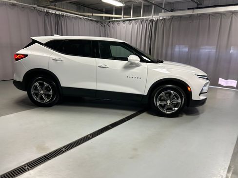 Used 2025 Chevrolet Blazer LT FWD image 8