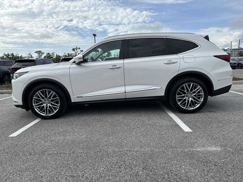 Used 2023 Acura MDX SH-AWD w/ Advance Package image 3