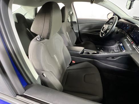 Used 2023 Hyundai Elantra SEL w/ Convenience Package image 5