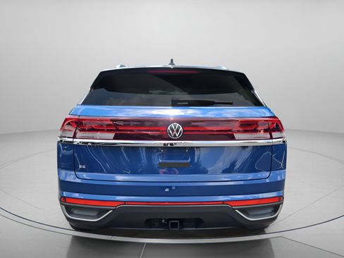 Used 2025 Volkswagen Atlas Cross Sport SE FWD image 4