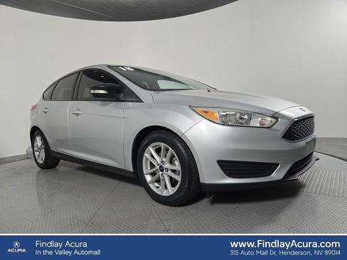 Used 2018 Ford Focus SE FWD image 1