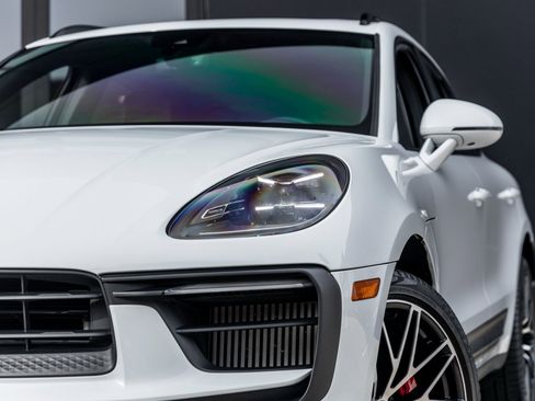 Certified 2024 Porsche Macan S image 16