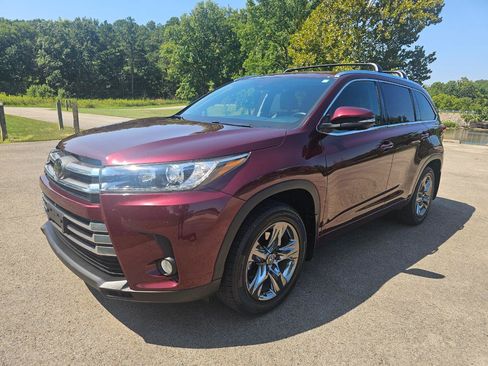 Used 2018 Toyota Highlander Limited Platinum AWD/4WD image 11