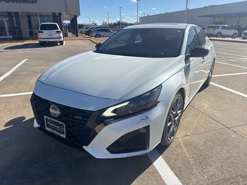 Used 2023 Nissan Altima 2.0 SR image 3