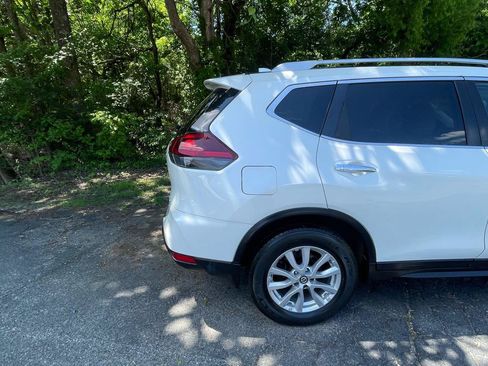 Used 2018 Nissan Rogue SV w/ Sun & Sound Touring Package AWD/4WD image 9