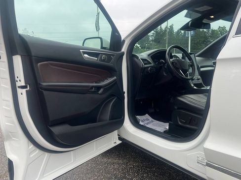Used 2022 Ford Edge Titanium w/ Equipment Group 301A AWD/4WD image 9