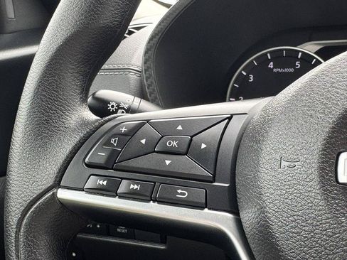 Used 2025 Nissan Sentra SV FWD image 12