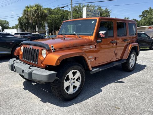 Used 2011 Jeep Wrangler Unlimited Sahara w/ Connectivity Group AWD/4WD image 1