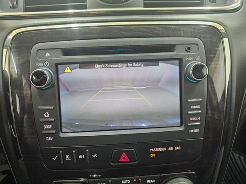 Used 2017 Buick Enclave Leather FWD image 6