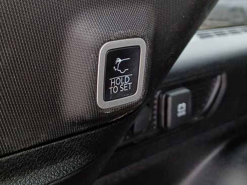 Used 2023 Jeep Grand Cherokee Altitude AWD/4WD image 9