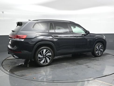Used 2024 Volkswagen Atlas SE AWD/4WD image 3