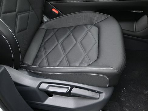 Used 2025 Volkswagen Atlas SE w/ Panoramic Sunroof Package image 12